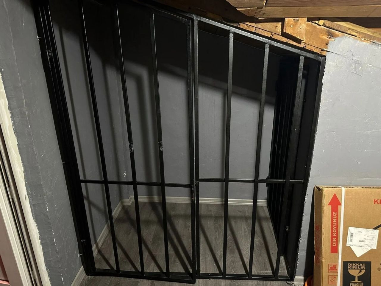 Kadıköy'de yılbaşı öncesi sapkın parti hazırlığı! Kırbaç, kafes ve boyunduruk bulundu... Şok baskın! - Sayfa 7