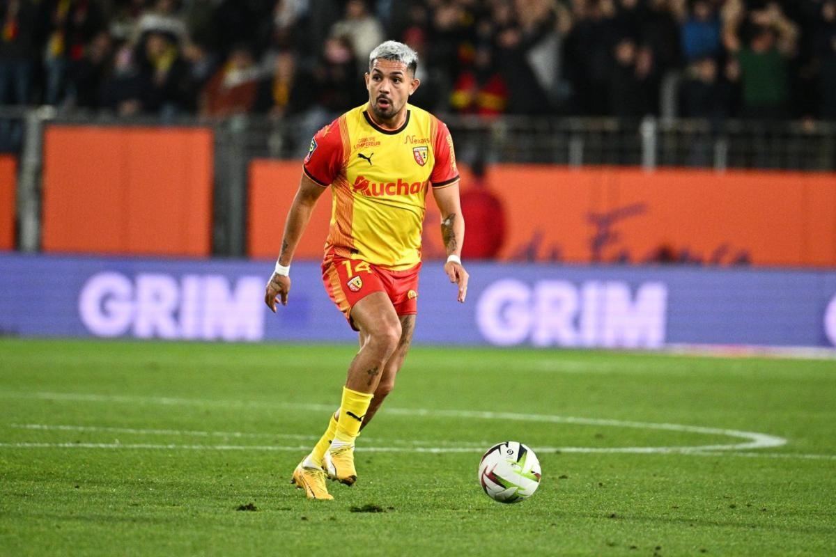 Fenerbahçe yeni Jayden Ooosterwolde'yi buldu! Jose Mourinho ısrarla istiyor, yönetim harekete geçti: 20 milyon euroluk dev operasyon - Sayfa 6