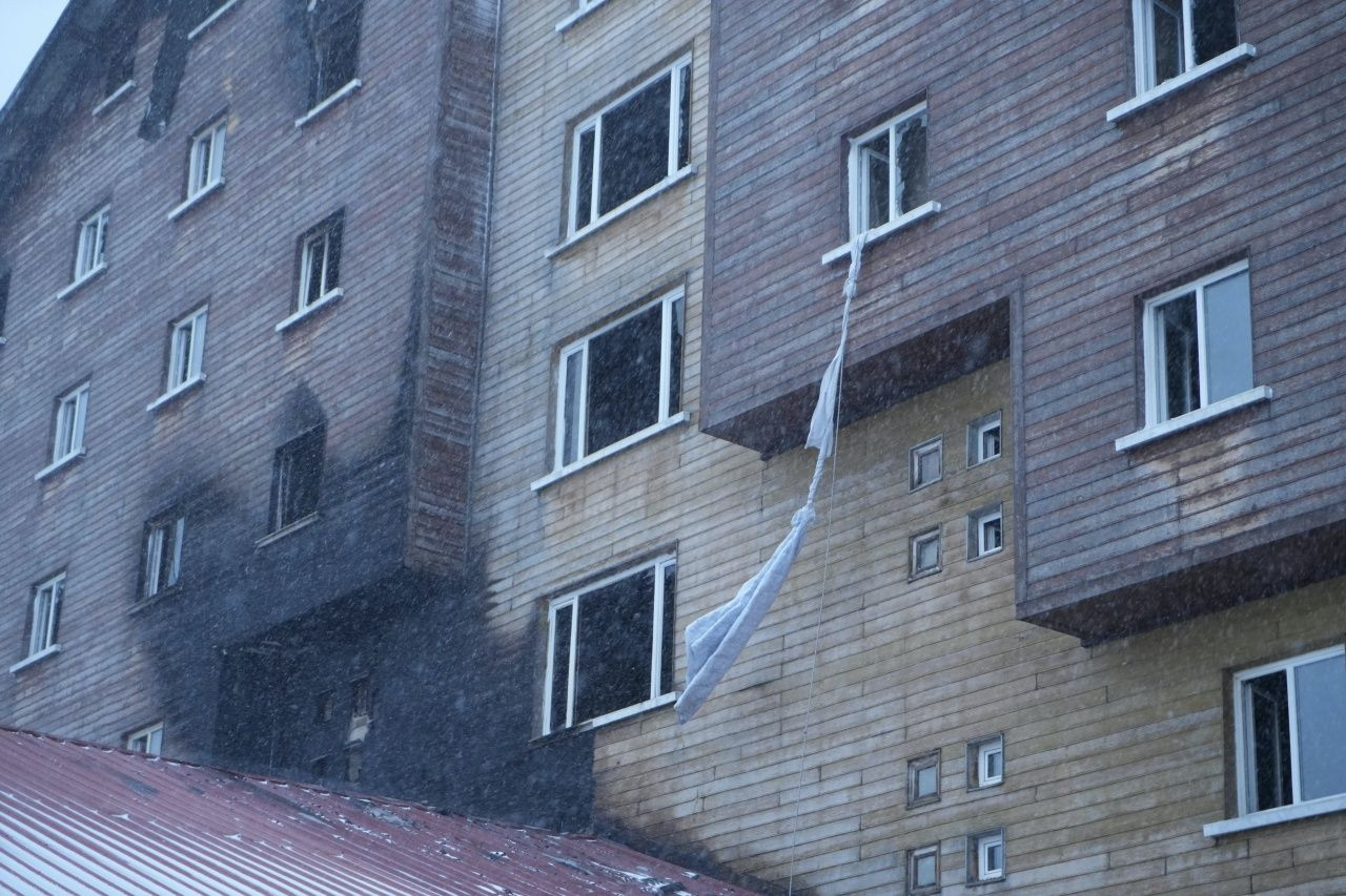 Grand Kartal Otel'in eski çalışanından şoke eden itiraflar! "Yangın merdivenleri kayak odasına çıkıyordu" - Sayfa 4