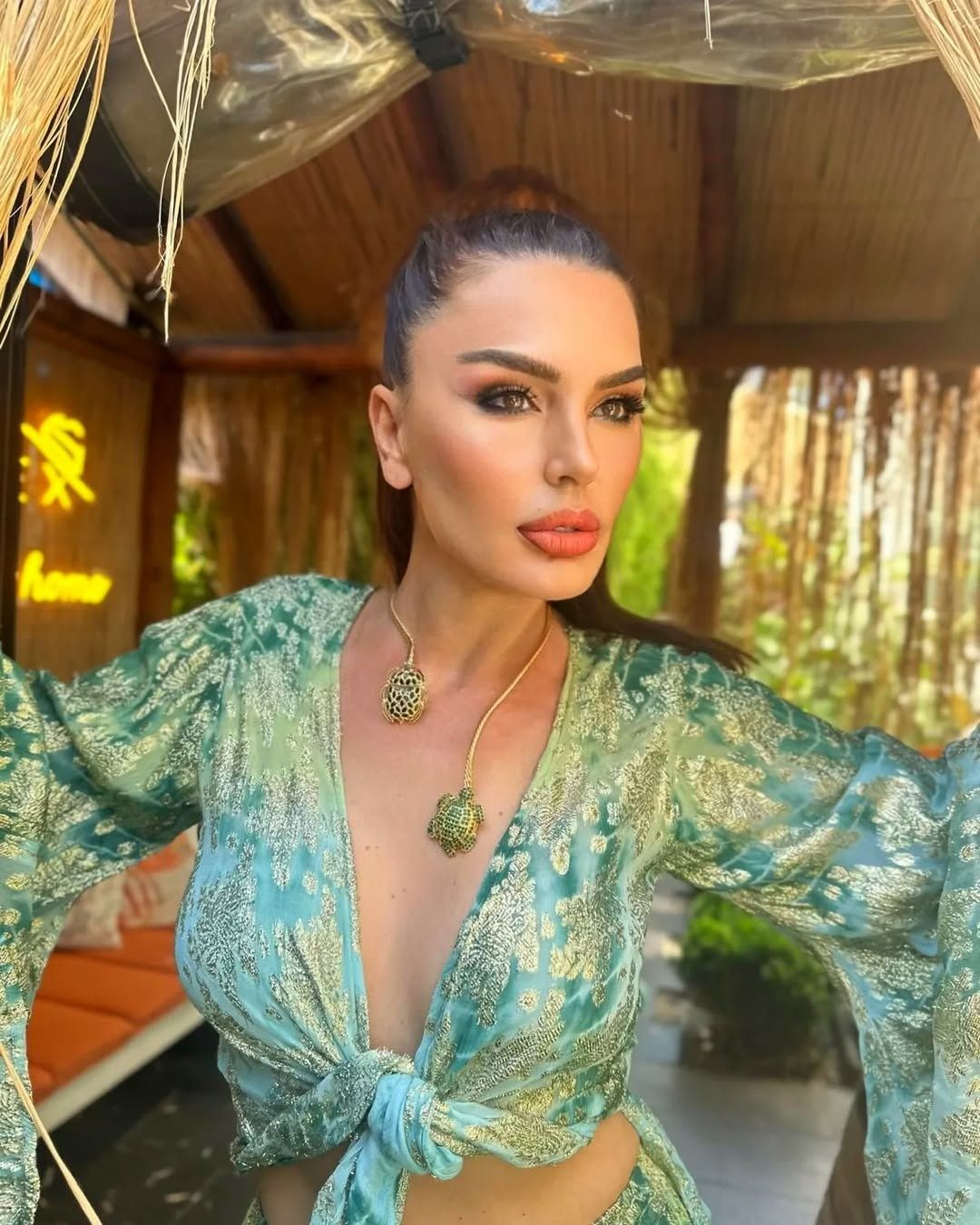 Eski manken Aysu Baçeoğlu, ''Hülya Avşar uyarmıştı'' diyerek sektör hakkında zehir zemberek sözler söyledi: Zamanında işim engellendi, kimse kimsenin ekmeğiyle oynamasın - Sayfa 3