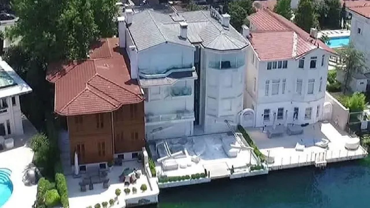 Konser kazançları ile gündeme oturmuştu! Ebru Gündeş'ten kızına milyonluk sürpriz! Alara 13 yaşında yalı sahibi oldu - Sayfa 3