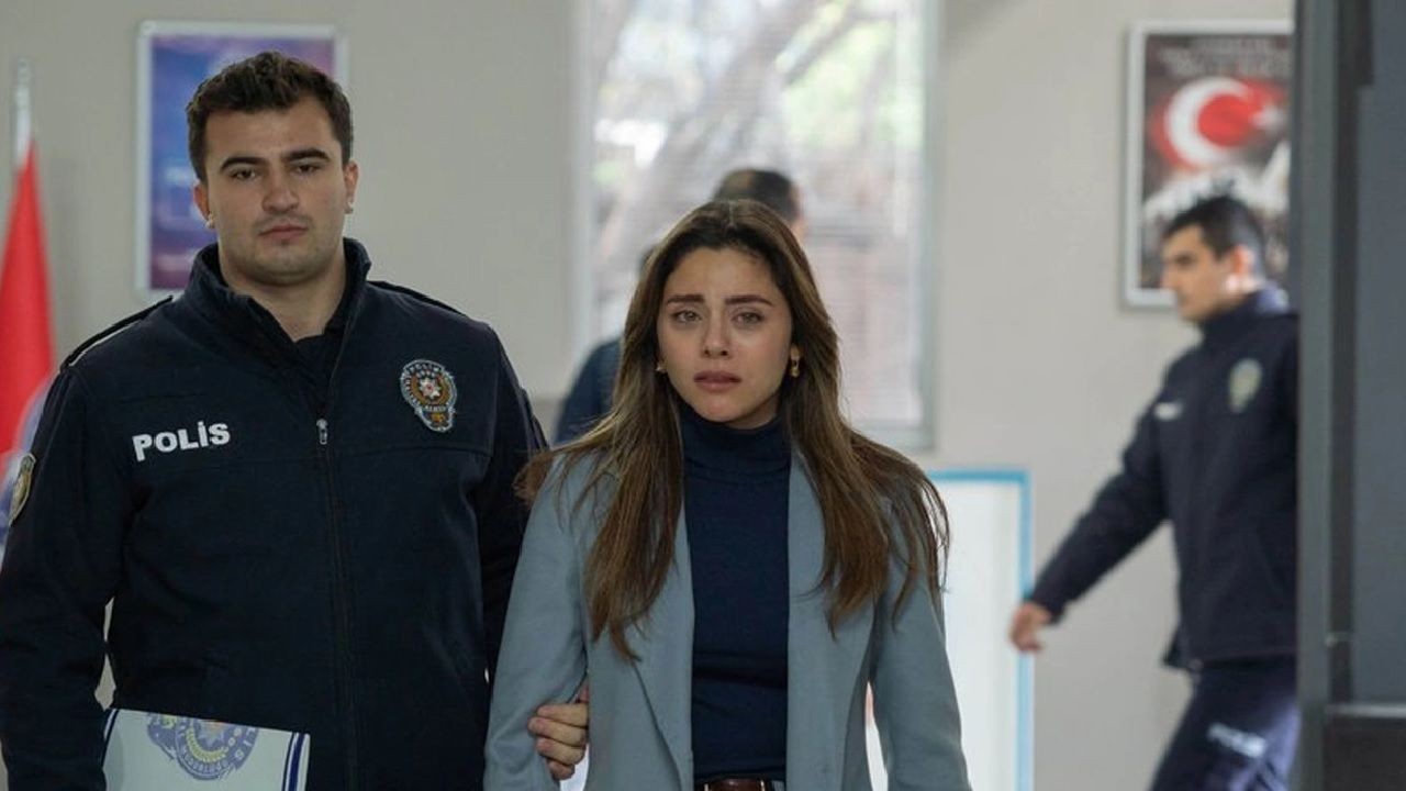 Kızılcık Şerbeti'nde Nur Sema'ya şok üstüne şok! Muhteşem dizide dikkat çeken detaylar... - Sayfa 1