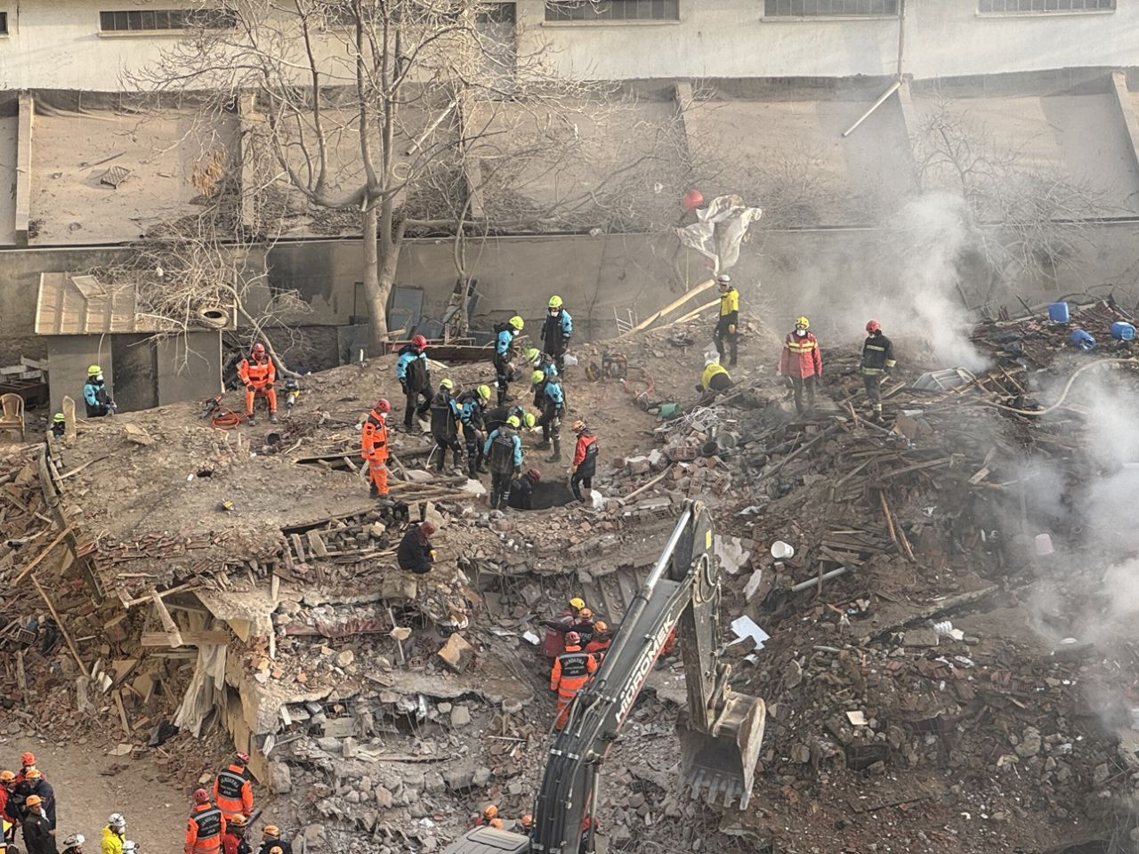 Enkaz altından saatler sonra kurtarıldı! "AFAD görevlisine "Abi hoş geldin" diyerek gülümsedi! - Sayfa 1