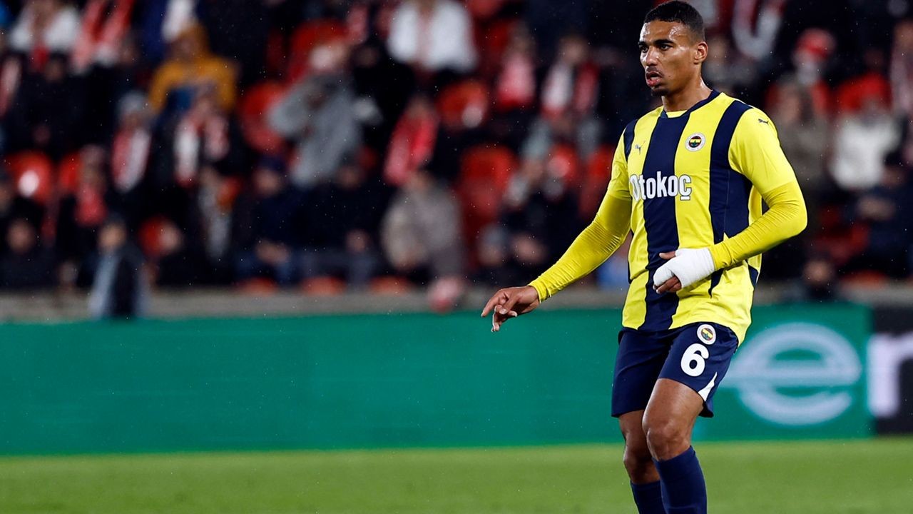 Fenerbahçe'yi yıkan sakatlık haberi! Diego Carlos, Alexander Djiku ve Yusuf Akçiçek'in durumu belli oldu: Yeni transfer 1.5 ay yok - Sayfa 4