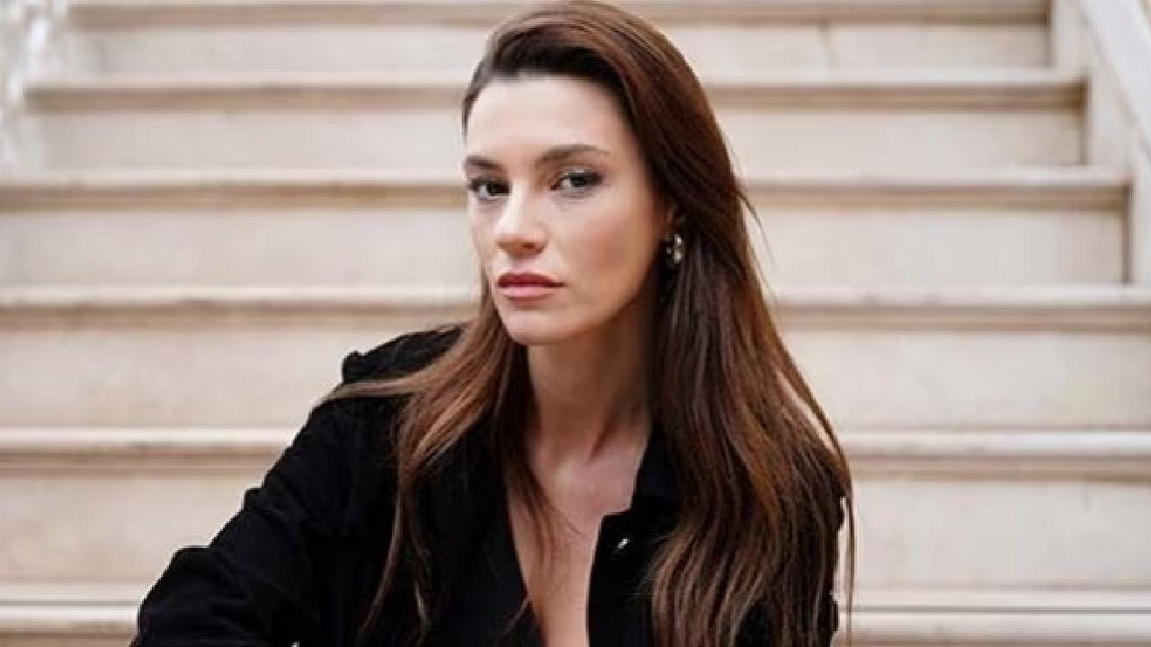 Yüsra Geyik'in cesur dekoltesi takpçilerini mest etti! İşte o kareler... - Sayfa 3