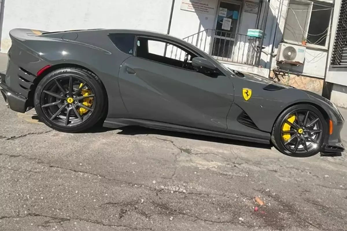 Böyle kaçakçılık görülmedi!  Mersin'de konteynerden 357 milyon liralık lüks araç çıktı... İlginç 'kazma kürek' detayı... - Sayfa 3