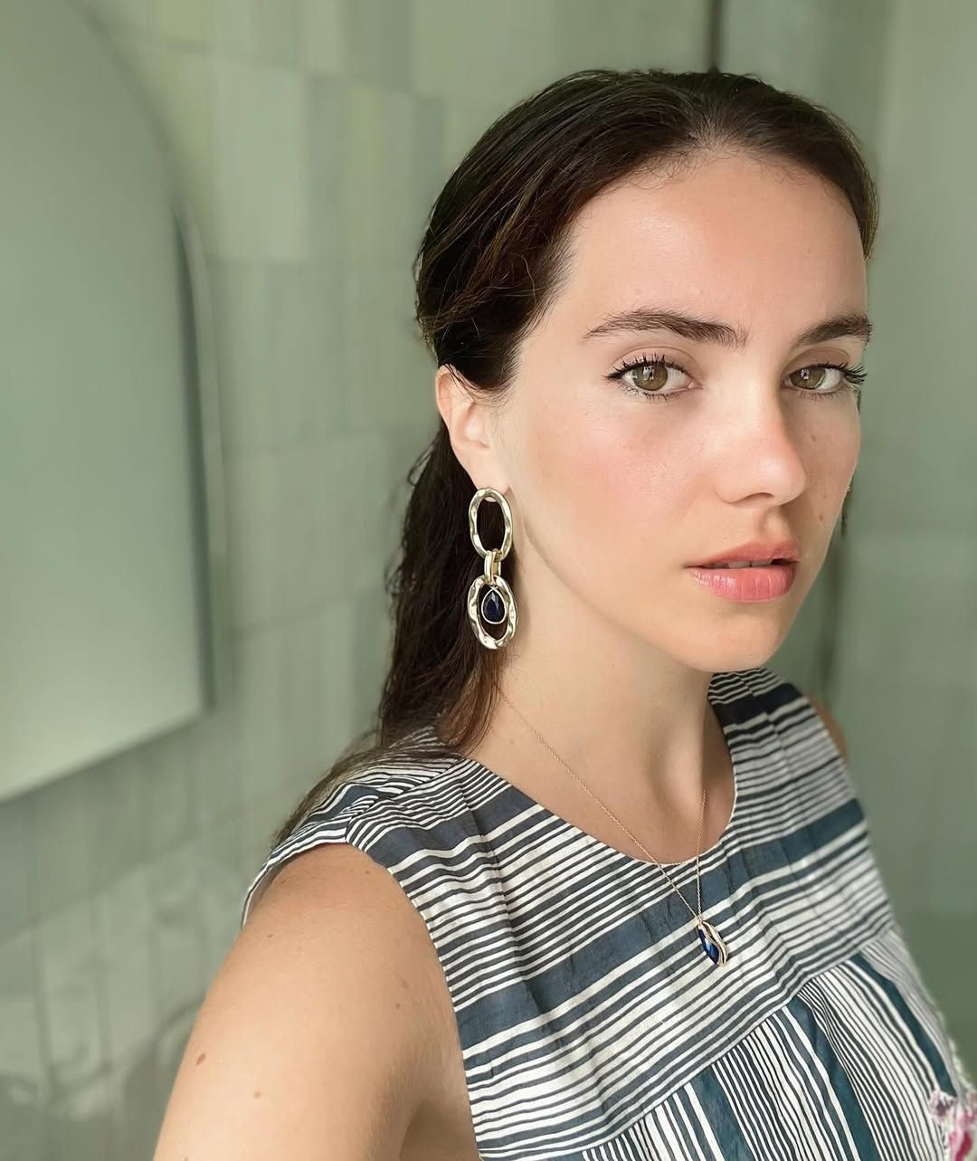 Ünlü oyuncu Almila Ada nişanlandı - Sayfa 1