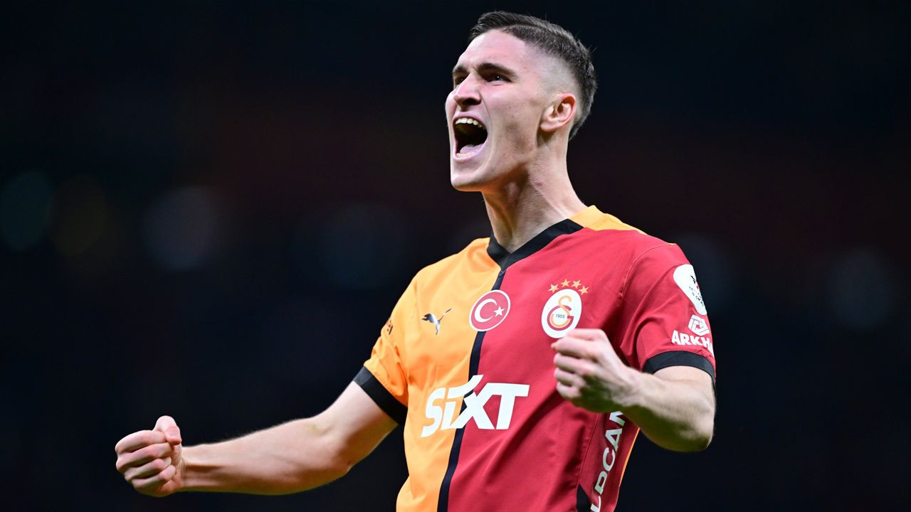 Galatasaray'ın Adana Demirspor maçı ilk 11'i belli oldu! Okan Buruk yeni transferleri sahaya sürüyor: Gözler Carlos Cuesta'da - Sayfa 10