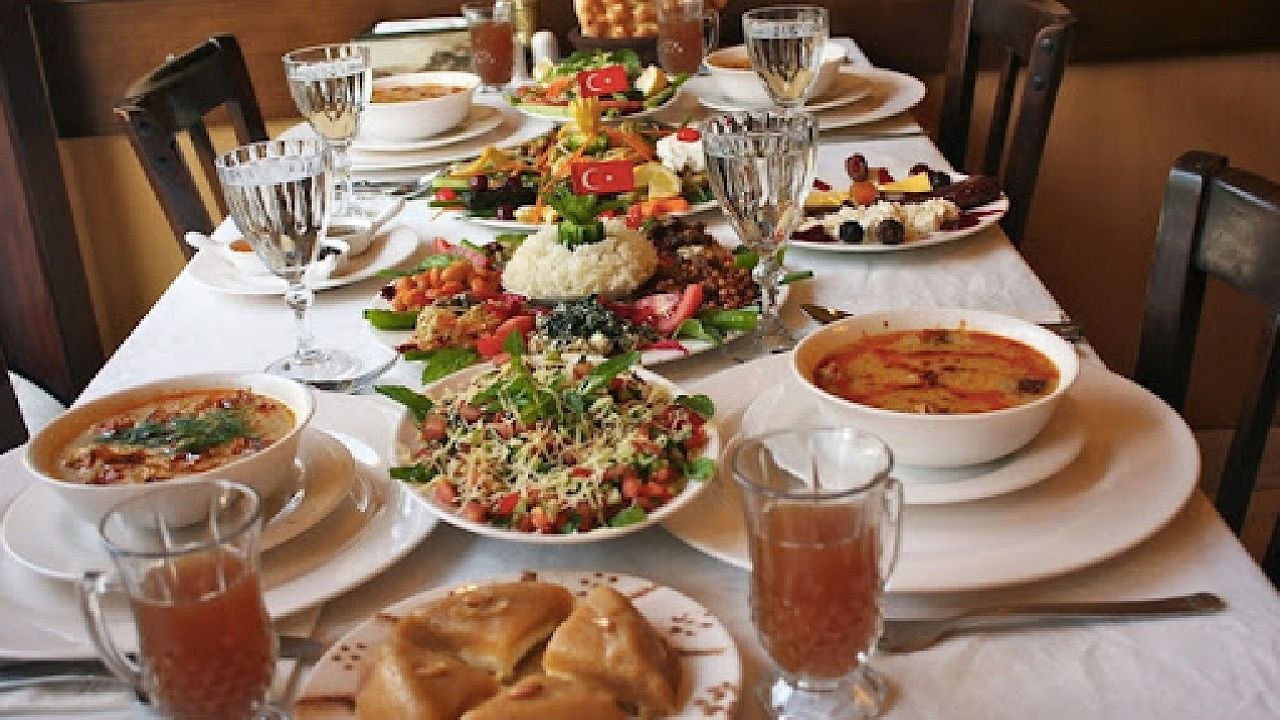 Ramazan'a zam yağmuru: İftar sofraları lüks kaçamağa dönüştü! Fiyatlara yüzde 50 zam geldi... - Sayfa 4