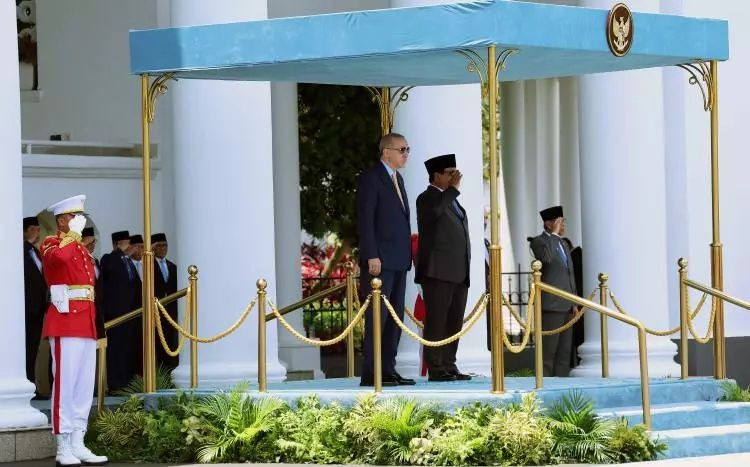 Asya turunun 2. durağı! Cumhurbaşkanı Erdoğan Endonezya'da büyük bir coşkuyla karşılandı... Görüntüler ''Böyle karşılama görülmedi'' dedirtti - Sayfa 22