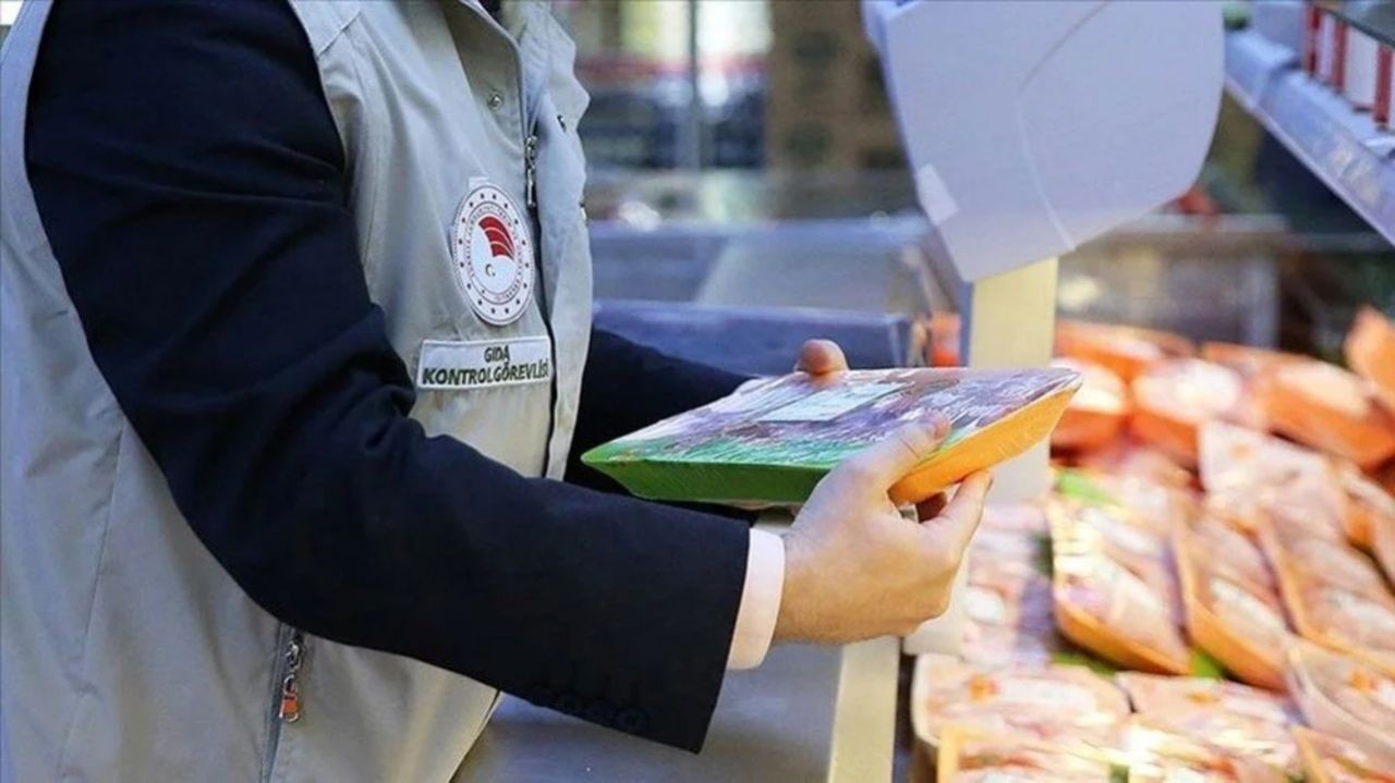 Gıda terörü bitmiyor! Sucuktan tavuk kafası çıktı, peynire süt koymamışlar - Sayfa 1