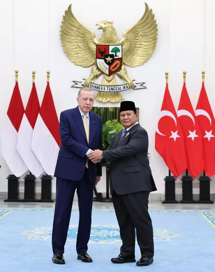 Asya turunun 2. durağı! Cumhurbaşkanı Erdoğan Endonezya'da büyük bir coşkuyla karşılandı... Görüntüler ''Böyle karşılama görülmedi'' dedirtti - Sayfa 17