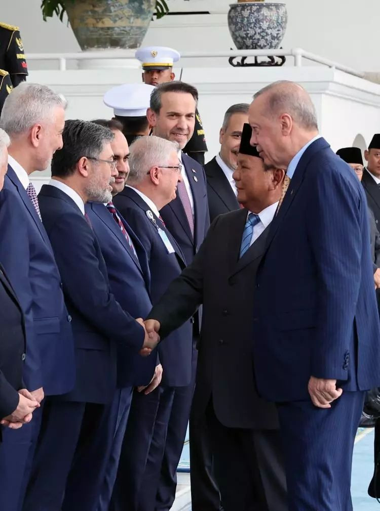 Asya turunun 2. durağı! Cumhurbaşkanı Erdoğan Endonezya'da büyük bir coşkuyla karşılandı... Görüntüler ''Böyle karşılama görülmedi'' dedirtti - Sayfa 6