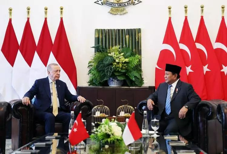 Asya turunun 2. durağı! Cumhurbaşkanı Erdoğan Endonezya'da büyük bir coşkuyla karşılandı... Görüntüler ''Böyle karşılama görülmedi'' dedirtti - Sayfa 13