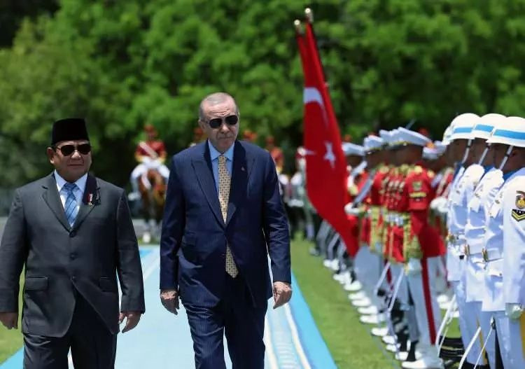 Asya turunun 2. durağı! Cumhurbaşkanı Erdoğan Endonezya'da büyük bir coşkuyla karşılandı... Görüntüler ''Böyle karşılama görülmedi'' dedirtti - Sayfa 19