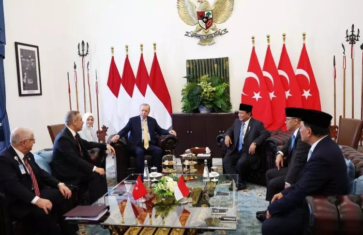 Asya turunun 2. durağı! Cumhurbaşkanı Erdoğan Endonezya'da büyük bir coşkuyla karşılandı... Görüntüler ''Böyle karşılama görülmedi'' dedirtti - Sayfa 12