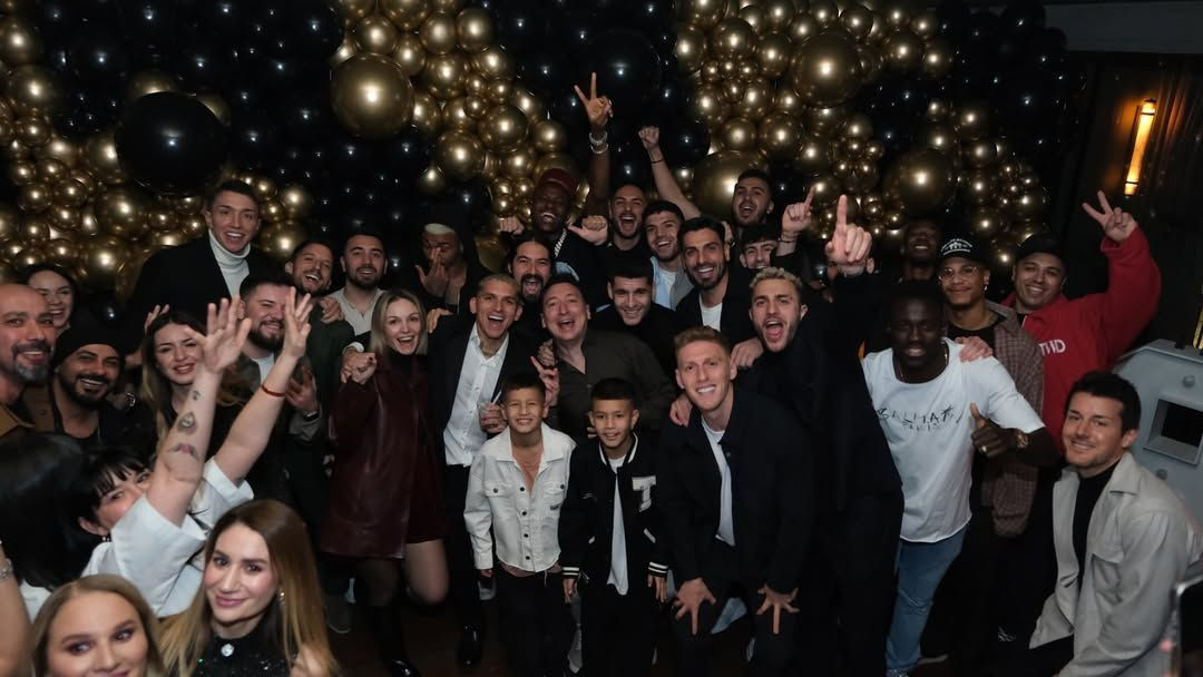 Galatasaray'da herkesi şaşkına çeviren olay! "İstifa tehdidinde bulunan beceriksiz yönetici, yol geçen hanına dönen takım kampı... İlk 11 sızsa ne olur!" - Sayfa 5