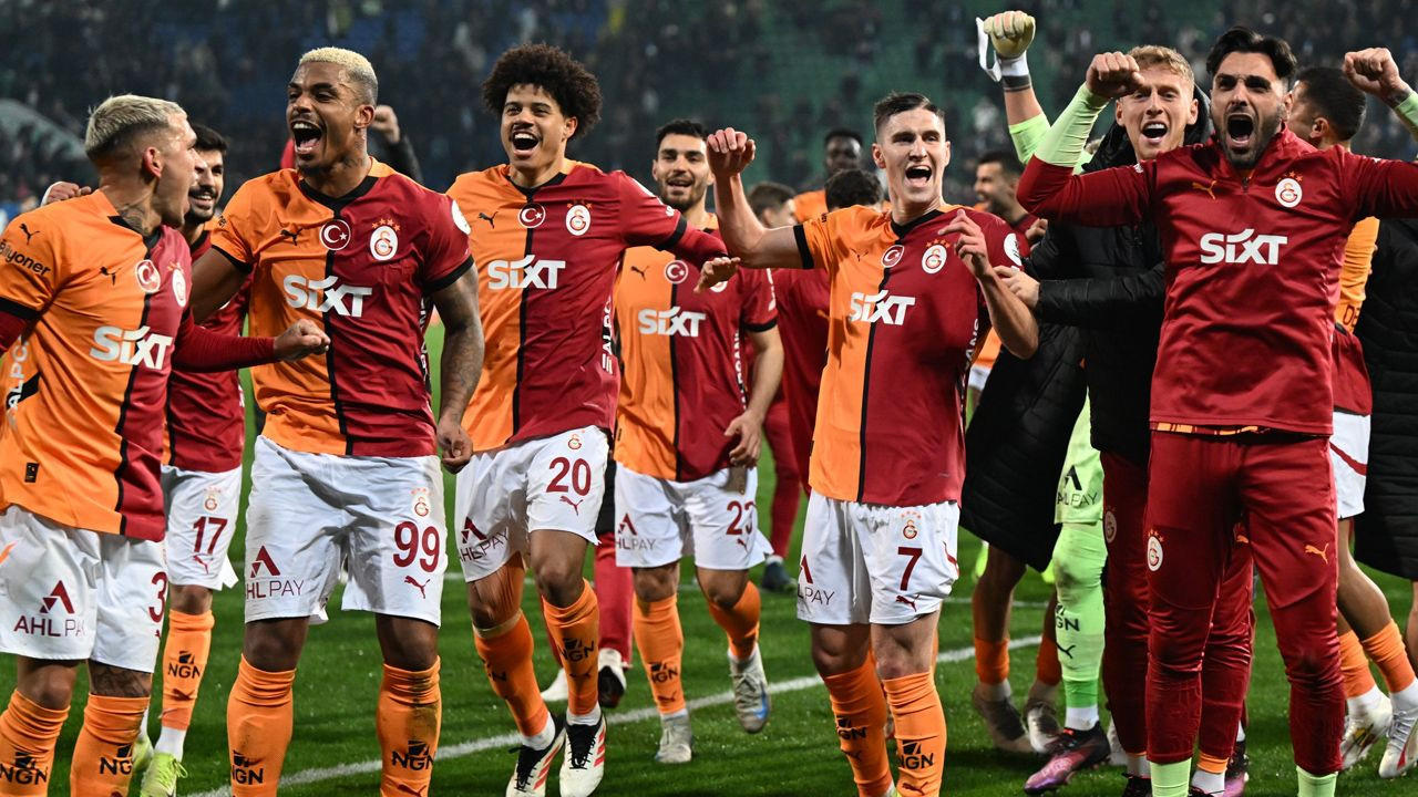 Okan Buruk tarihi maçta Galatasaray'ın ilk 11'ini belirledi! Herkesin merakla beklediği karar çıktı: Dries Mertens fişi çekecek - Sayfa 1