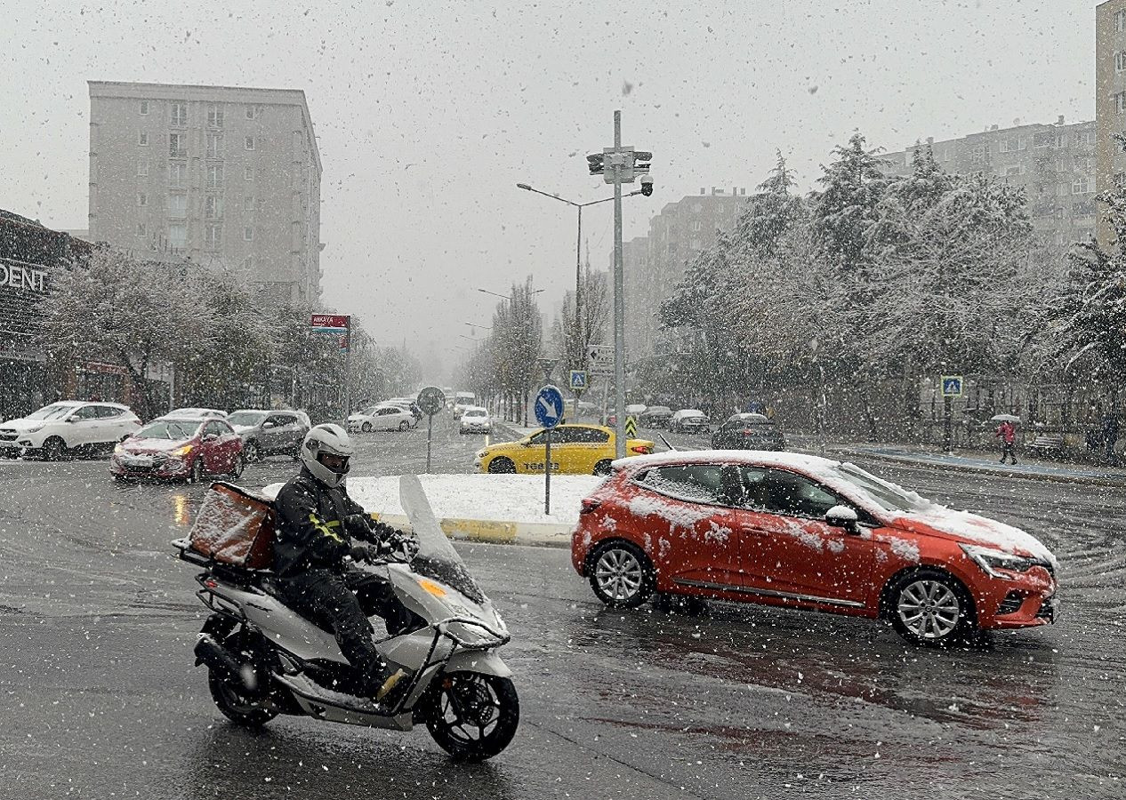 Kış ağır geçiyor! Pek çok kentte yoğun kar yağışı sebebiyle okullar tatil edildi - Sayfa 4