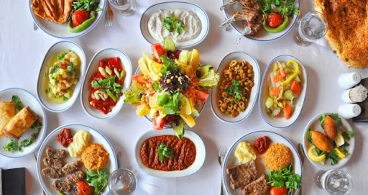 Dışarda iftar yapmak lüks oldu! Bu Ramazan iftar menüleri cep yakacak - Sayfa 1