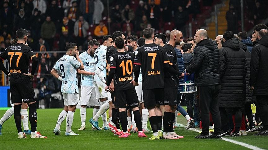 Dries Mertens'i yakan penaltı! Adana Demirspor maçındaki olay dünyaca ünlü sponsoru kaçırdı: "Kusura bakma, seninle çalışamayız" - Sayfa 2