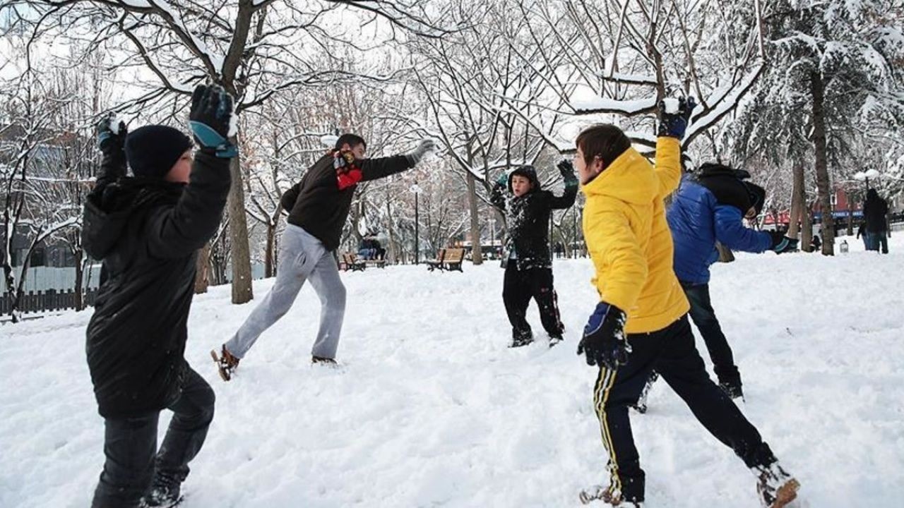 Yurt genelinde etkili kar yağışı sebebiyle o illerde okullar tatil! - Sayfa 1
