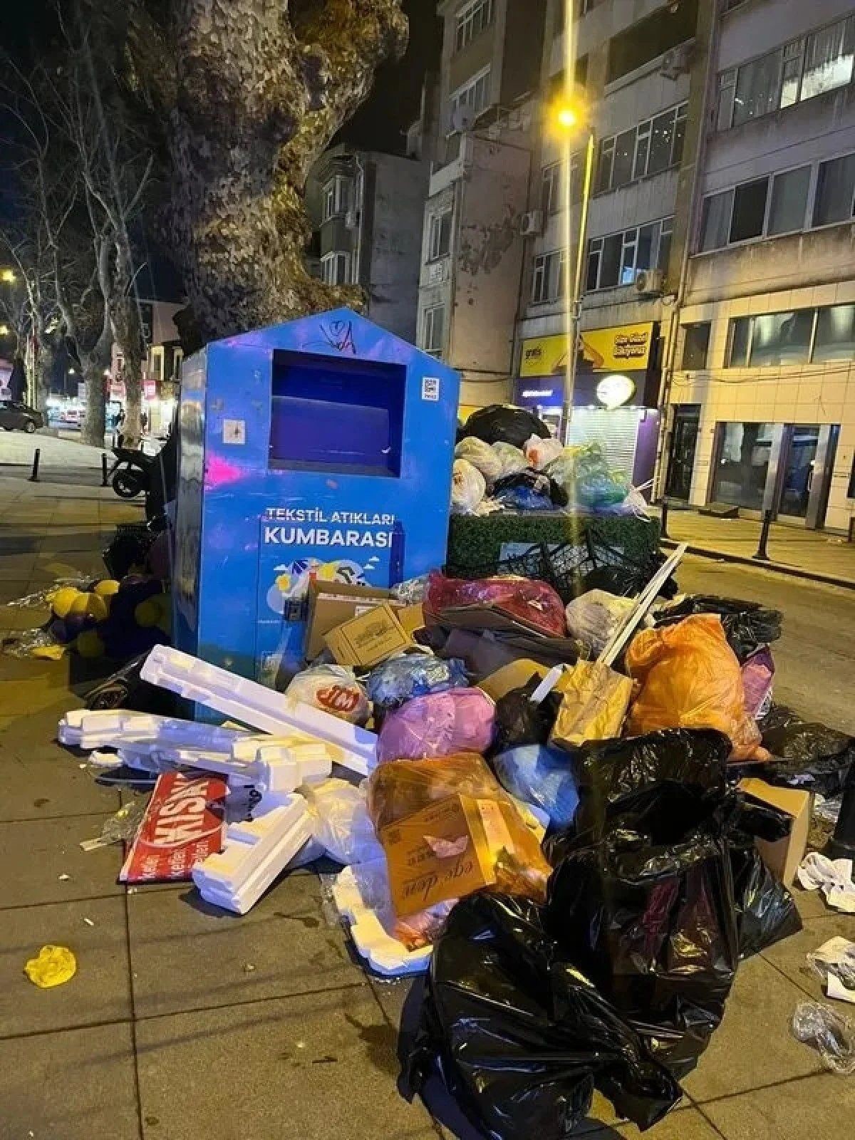 CHP'li Beşiktaş Belediyesi aylardır maaşları ödemiyor: İşçiler grevde! Sokaklarda çöp dağları oluştu! - Sayfa 2