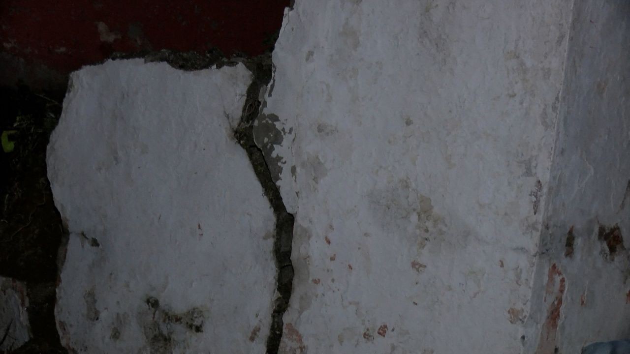 Gaziosmanpaşa kentsel dönüşüm bölgesinde inşaat nedeniyle yol çöktü, duvarları çatlayan 4 bina boşaltıldı - Sayfa 4