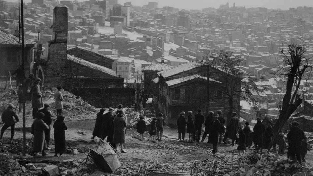 Köhne evler, eski sokaklar: İstanbul’un Rum mahalleleri - Sayfa 8