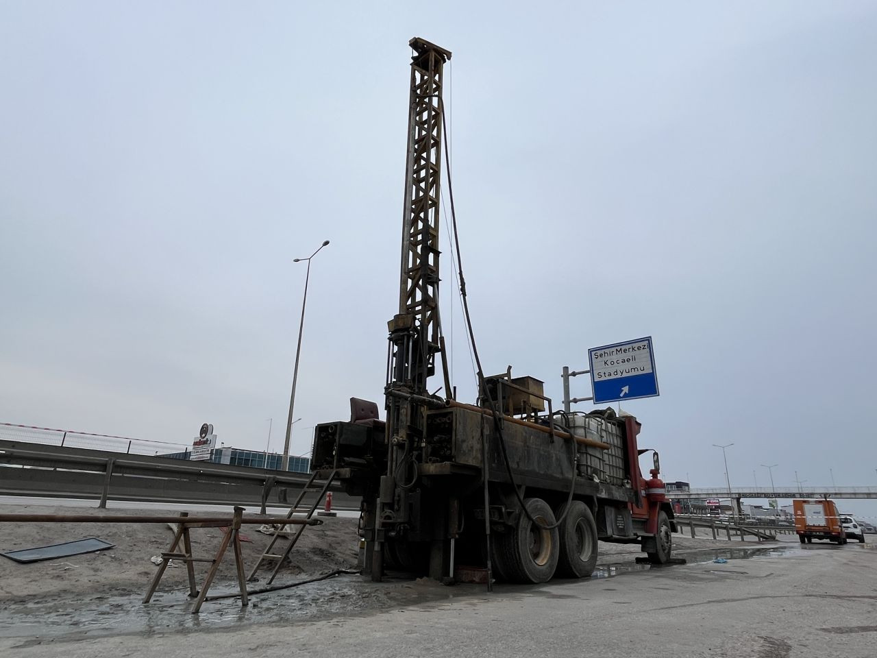 Kocaeli'de metro sondajı sırasında yer altından gaz fışkırdı - Sayfa 2