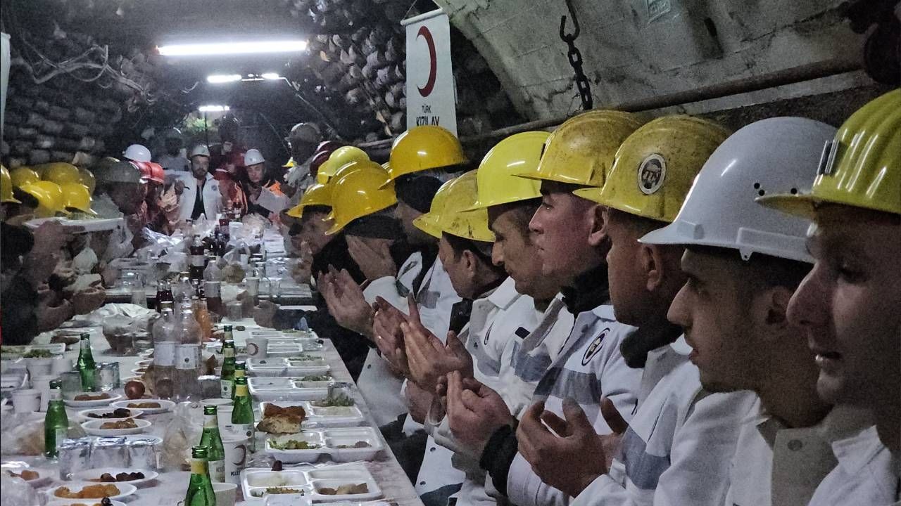Zonguldak'ta madenci iftarı; oruçlarını grizu patlamasında ölen arkadaşlarına dua ederek açtılar - Sayfa 1