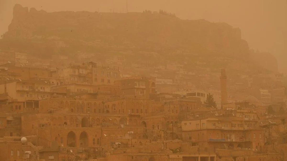 Suriye’den toz geliyor! Meteoroloji uyardı: 3 gün sürecek! "Maske takın, dışarı çıkmayın" - Sayfa 1