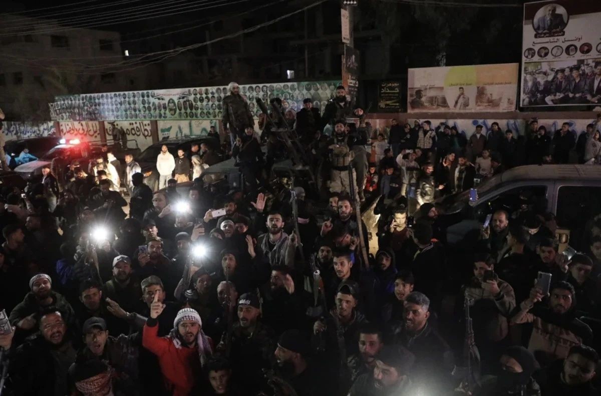 Suriye'de hareketli gece: Lazkiye'de devrik rejim unsurlarına operasyon! En az 70 kişi öldü... Devrik rejimin eski istihbarat şefi yakalandı! - Sayfa 2