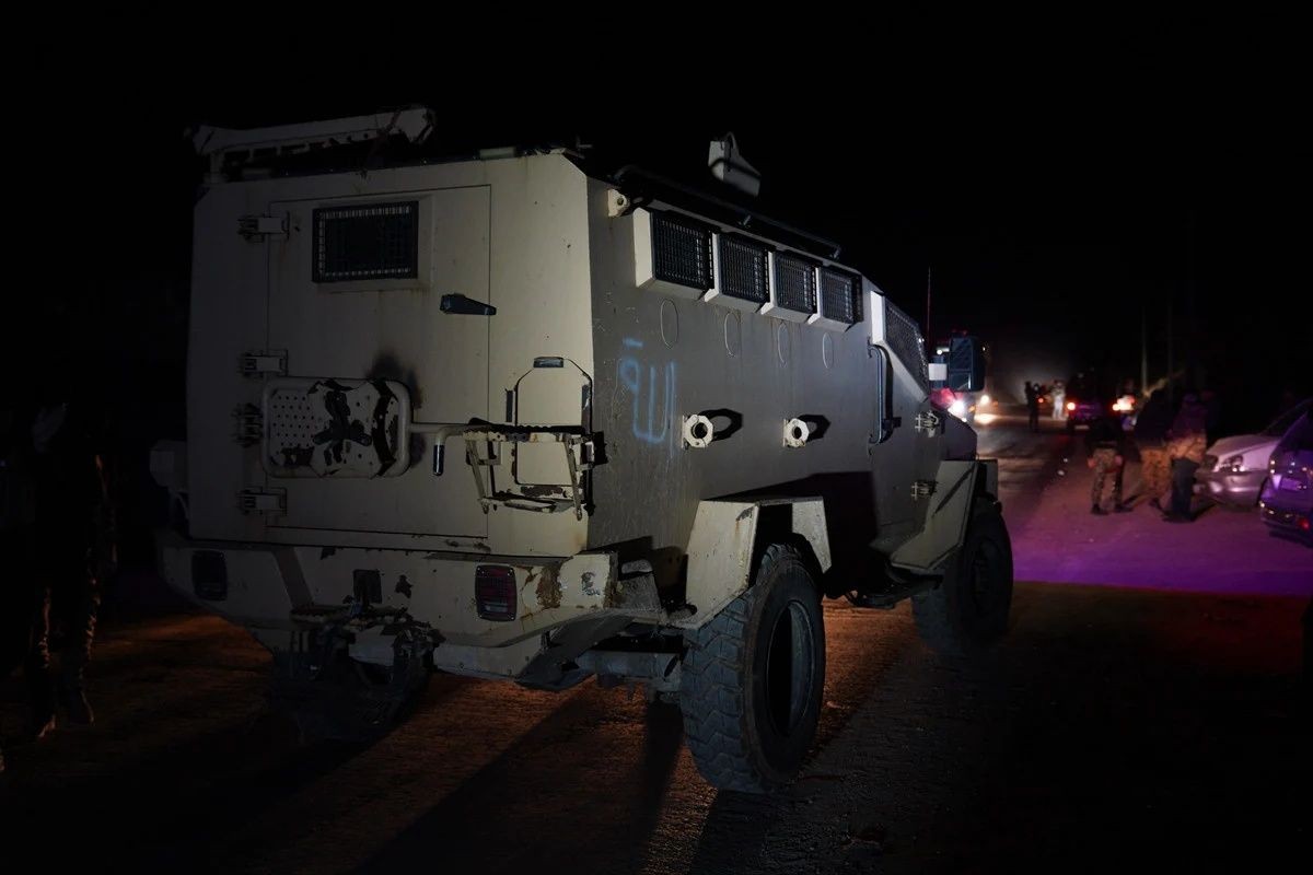 Suriye'de hareketli gece: Lazkiye'de devrik rejim unsurlarına operasyon! En az 70 kişi öldü... Devrik rejimin eski istihbarat şefi yakalandı! - Sayfa 4
