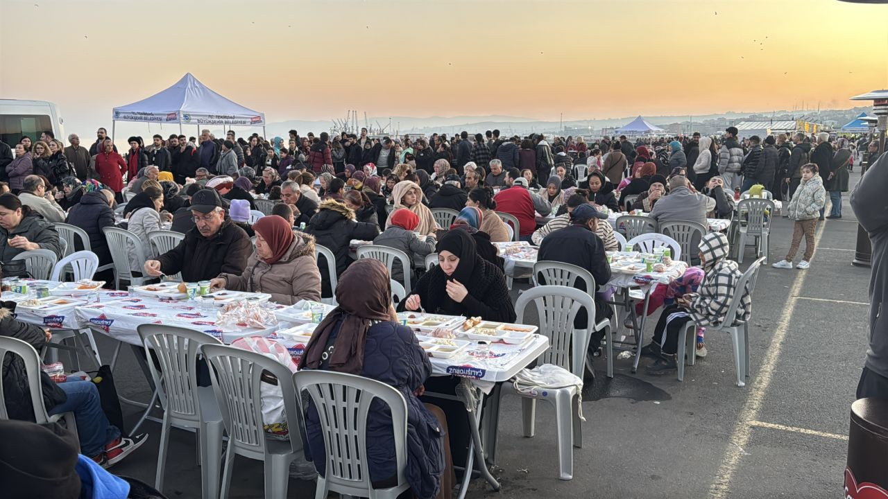 Tekirdağ Büyükşehir Belediyesi'nin  iftarında 'self servis' krizi yaşandı - Sayfa 3