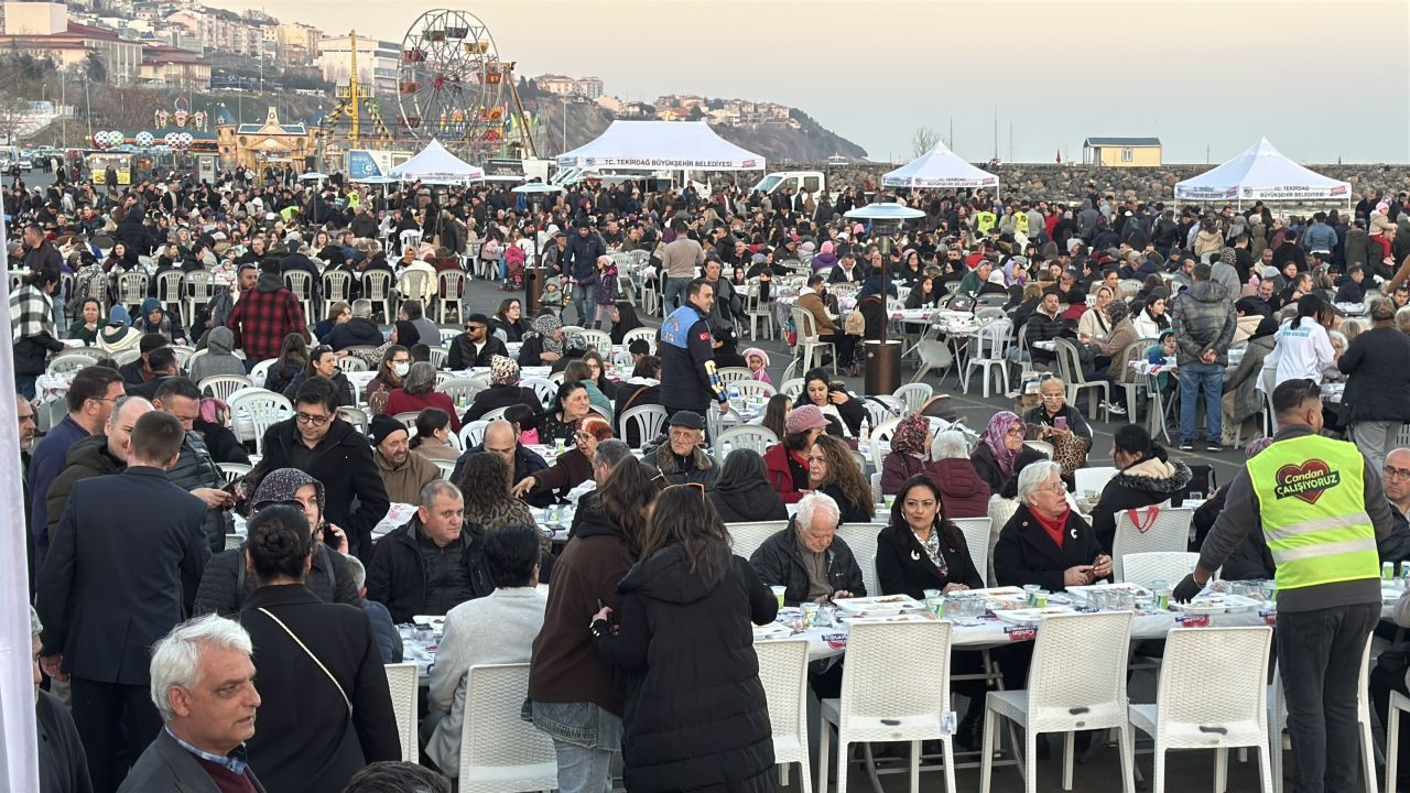 Tekirdağ Büyükşehir Belediyesi'nin  iftarında 'self servis' krizi yaşandı - Sayfa 1