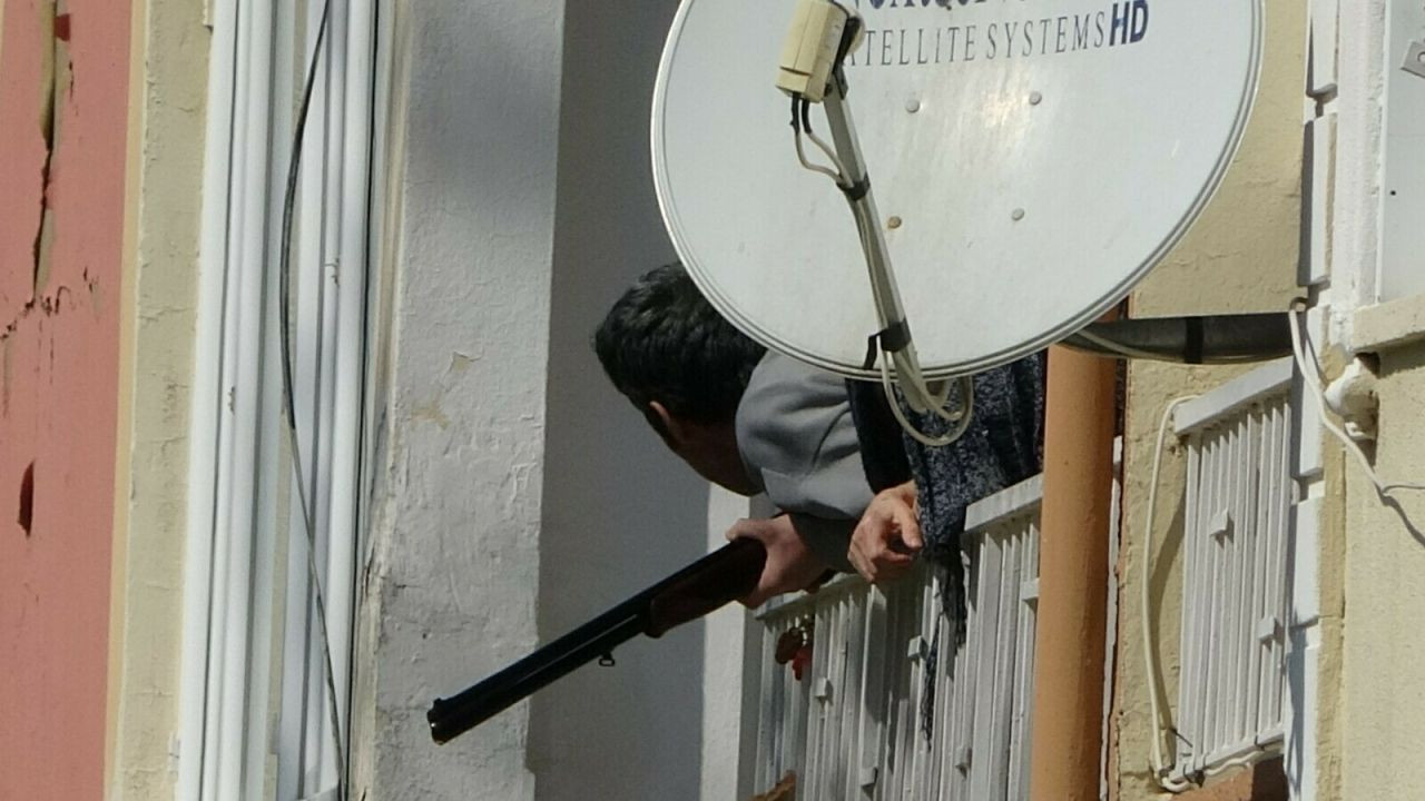 Çanakkale'de hareketli saatler; annesini rehin aldı, polisle çatıştı, etkisiz hale getirildi - Sayfa 4