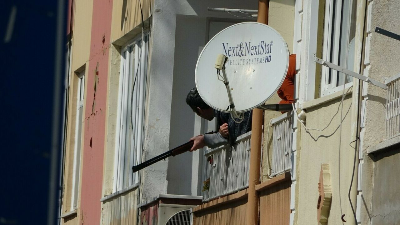 Çanakkale'de hareketli saatler; annesini rehin aldı, polisle çatıştı, etkisiz hale getirildi - Sayfa 6