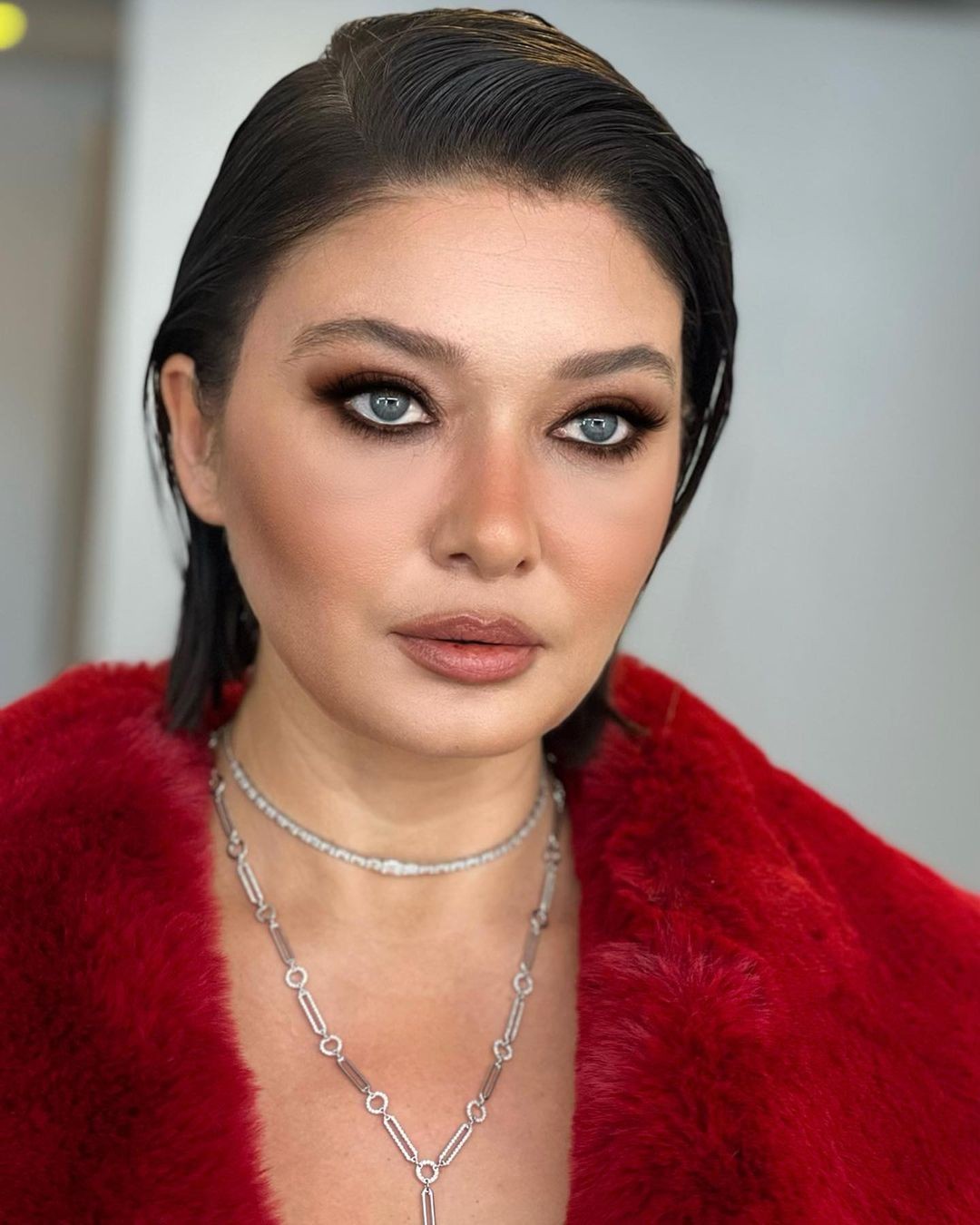 Nurgül Yeşilçay da akıma kapıldı! Türkan Şoray makyajıyla büyüledi - Sayfa 1