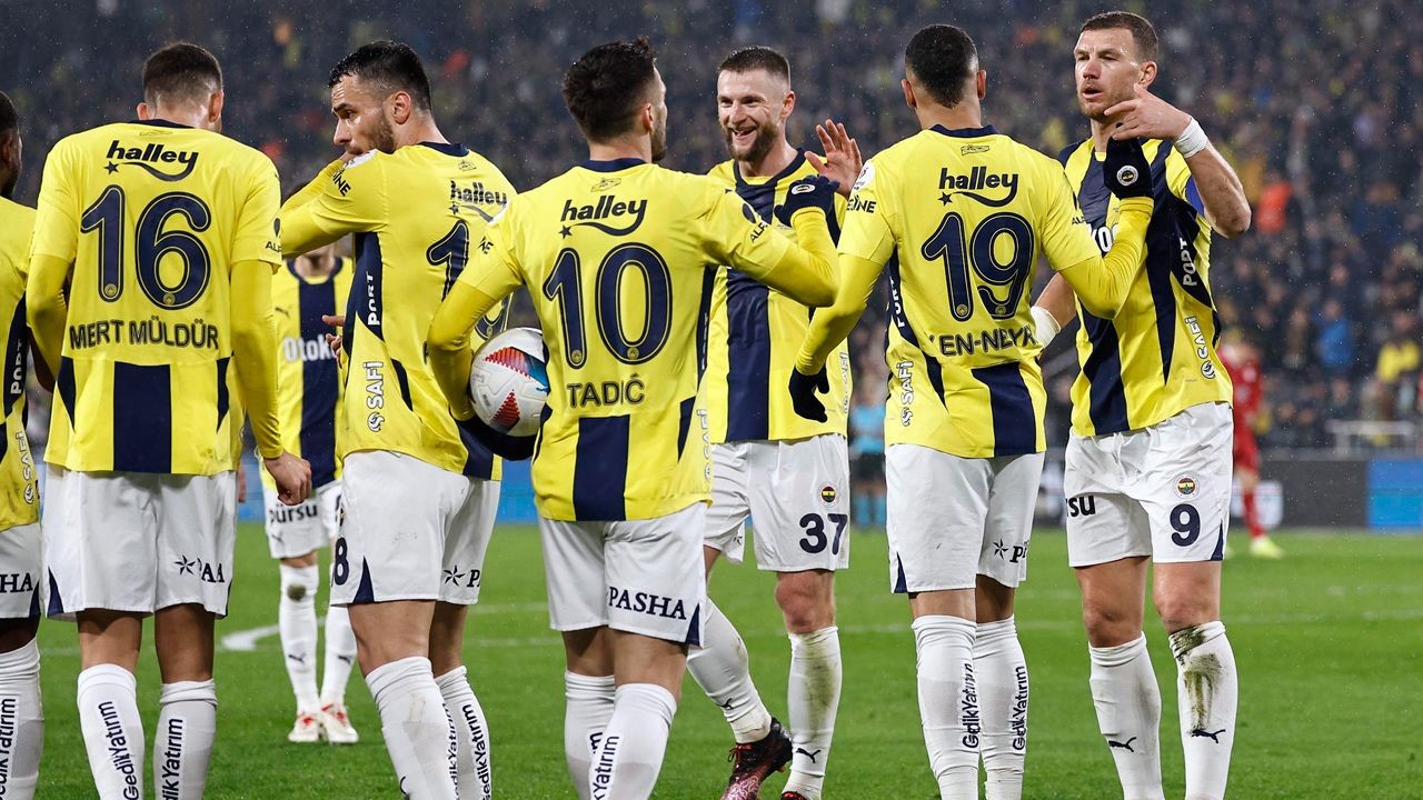 Fenerbahçe'nin Rangers maçı ilk 11'i belli oldu! Jose Mourinho'dan Anderson Talisca sürprizi: Yıldız isme kesik atacak - Sayfa 1