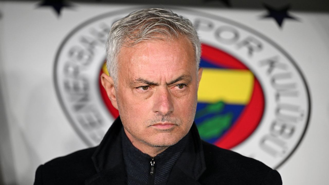 Jose Mourinho'dan Galatasaray hakkında İngiliz basınına şok açıklamalar: "Hakemin onlara aşırı sempatisi sebebiyle bir takım sahadan çekildi!" - Sayfa 1