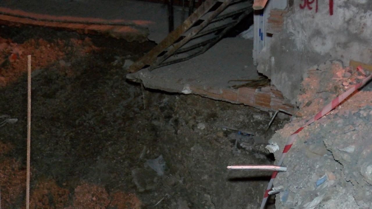 Deprem oluyor sandılar! Güngören'de 6 katlı binanın bahçesi çöktü - Sayfa 1