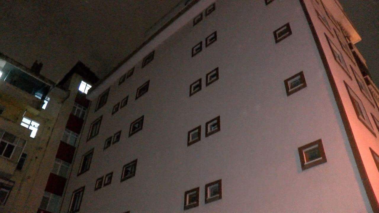 Deprem oluyor sandılar! Güngören'de 6 katlı binanın bahçesi çöktü - Sayfa 5