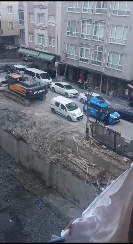 Deprem oluyor sandılar! Güngören'de 6 katlı binanın bahçesi çöktü - Sayfa 2