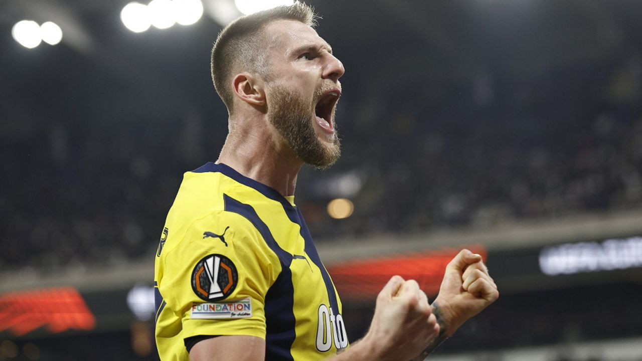 Ali Koç ve Acun Ilıcalı'nın yeni sezondaki ilk transferi belli oldu! 10 milyon euroyu gözden çıkaran yönetim imzayı attıracak - Sayfa 6