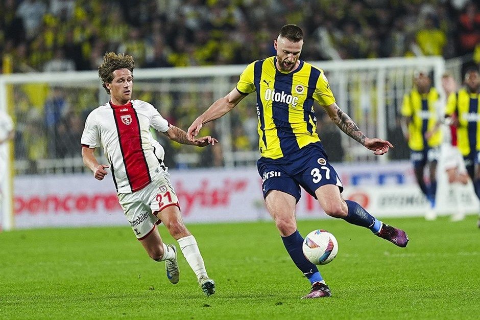 Fenerbahçe, Samsunspor'a takıldı, taraftarlar maç sonu çıldırdı: Jose Mourinho batak bile oynamasın! - Sayfa 1