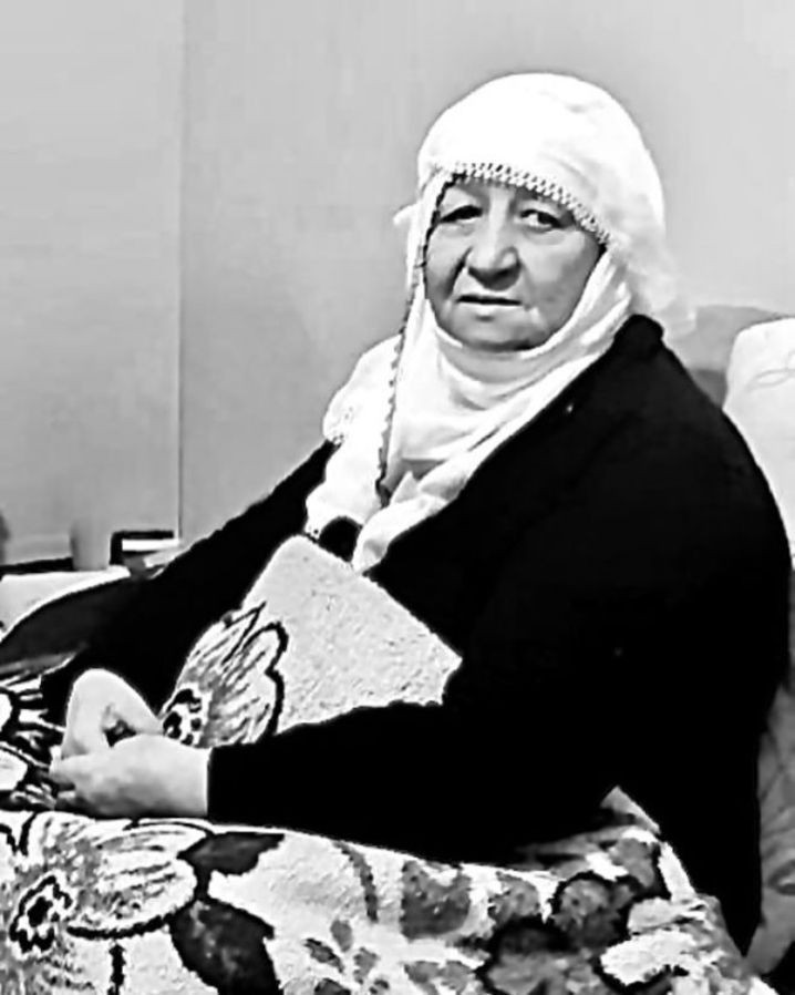 Mahsun Kırmızıgül, cenazesine katılamadığı üvey annesinin mezarı başında hüngür hüngür ağladı - Sayfa 2