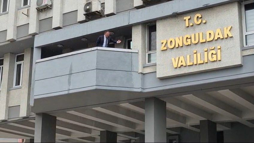Zonguldak Valisi Hacıbektaşoğlu CHP'nin alternatif törenine bağırarak tepki gösterdi - Sayfa 5
