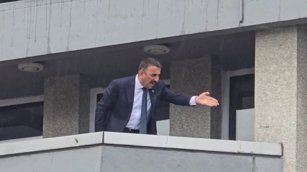 Zonguldak Valisi Hacıbektaşoğlu CHP'nin alternatif törenine bağırarak tepki gösterdi - Sayfa 2