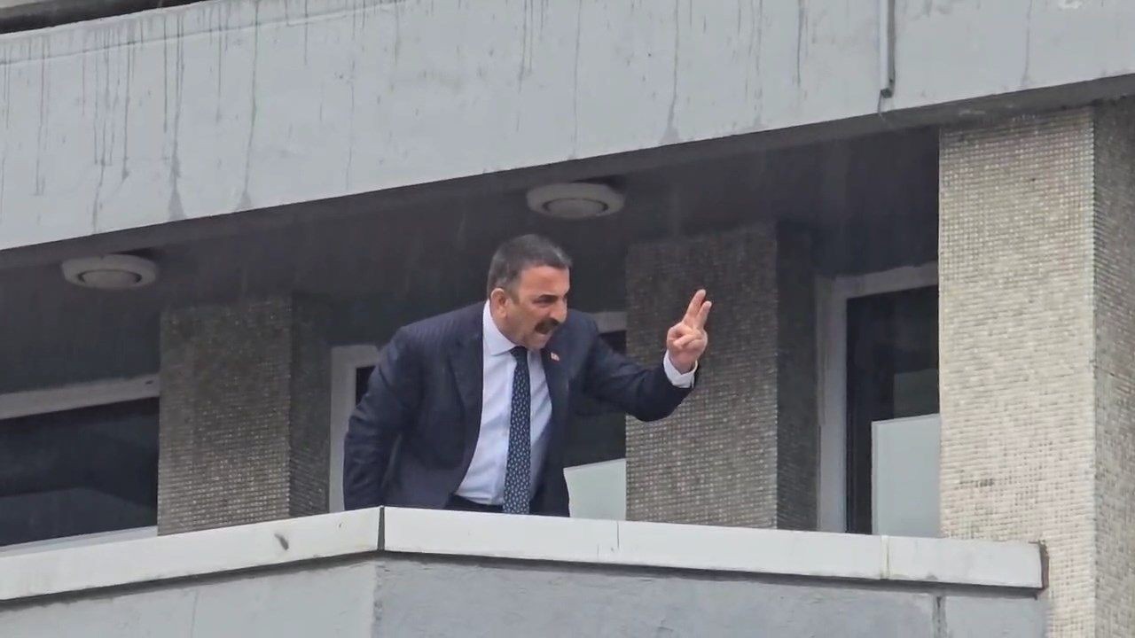 Zonguldak Valisi Hacıbektaşoğlu CHP'nin alternatif törenine bağırarak tepki gösterdi - Sayfa 3